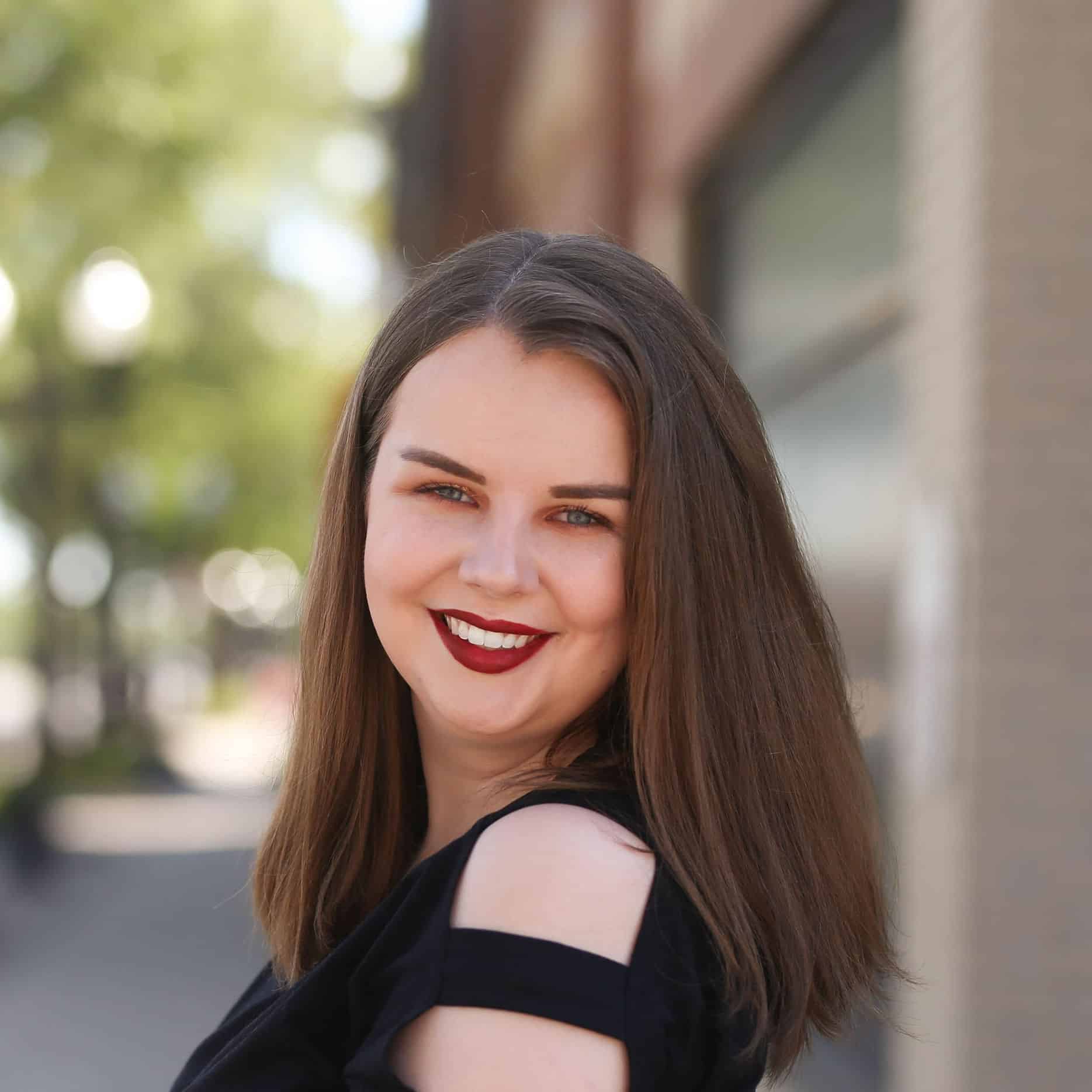 Emma T Fink Headshot | testimonial headshot | 7 things you need to know to legally protect your blog